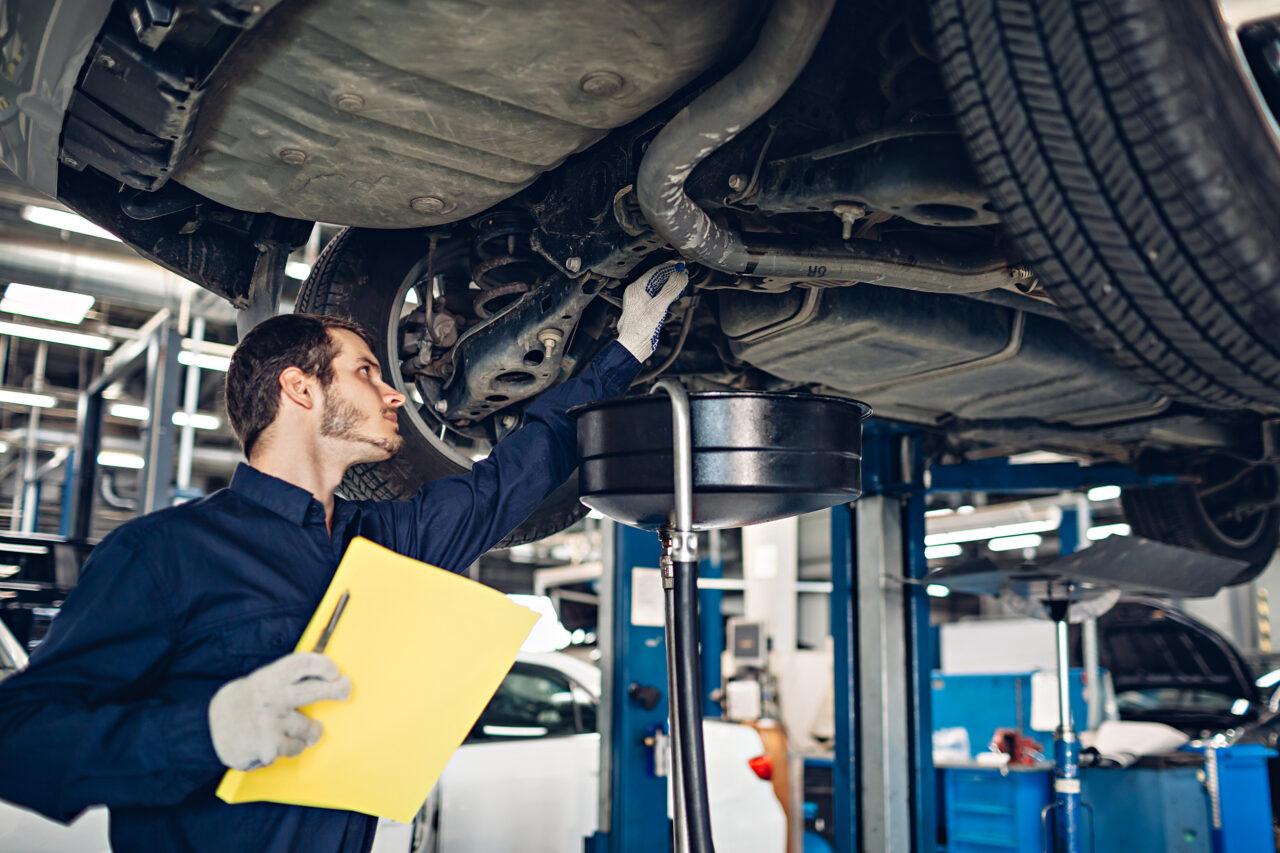 Revisione auto: UE vuole controllo annuale per veicoli con più di 10 anni