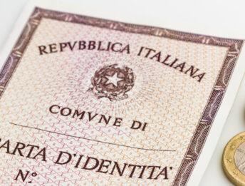 Documenti di viaggio: la carta d’identità cartacea sparirà nel 2026