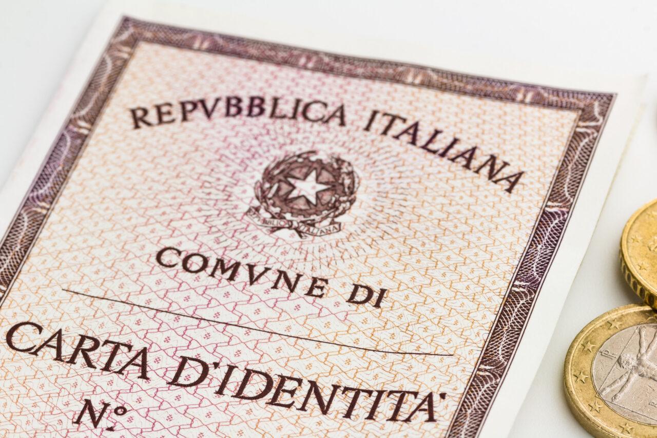 Documenti di viaggio: la carta d’identità cartacea sparirà nel 2026