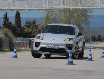 Porsche Macan Elettrica: come va nel test dell’alce?