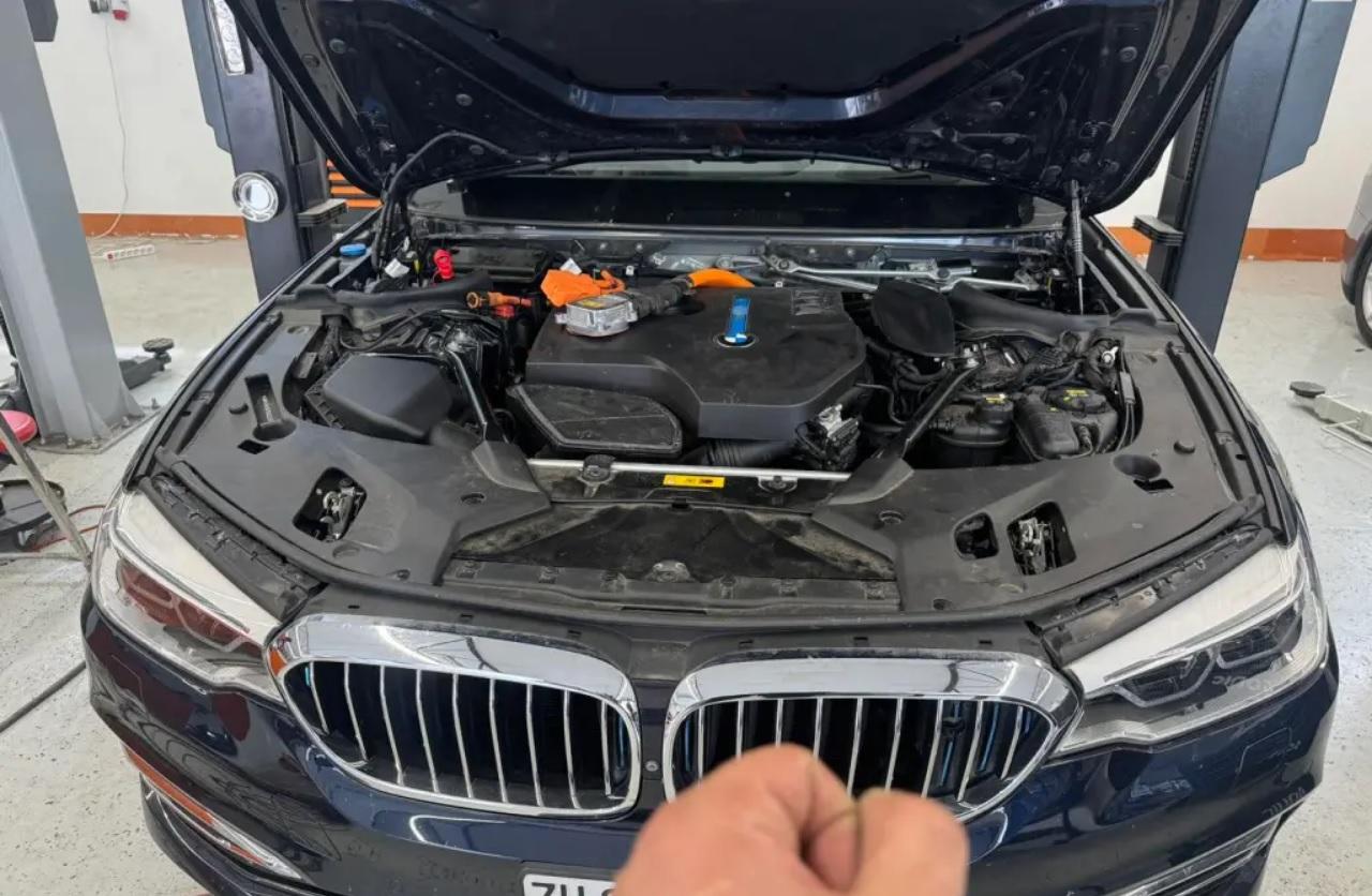 BMW 330e Plug-in non si ricarica: costo riparazione di 18.000 euro