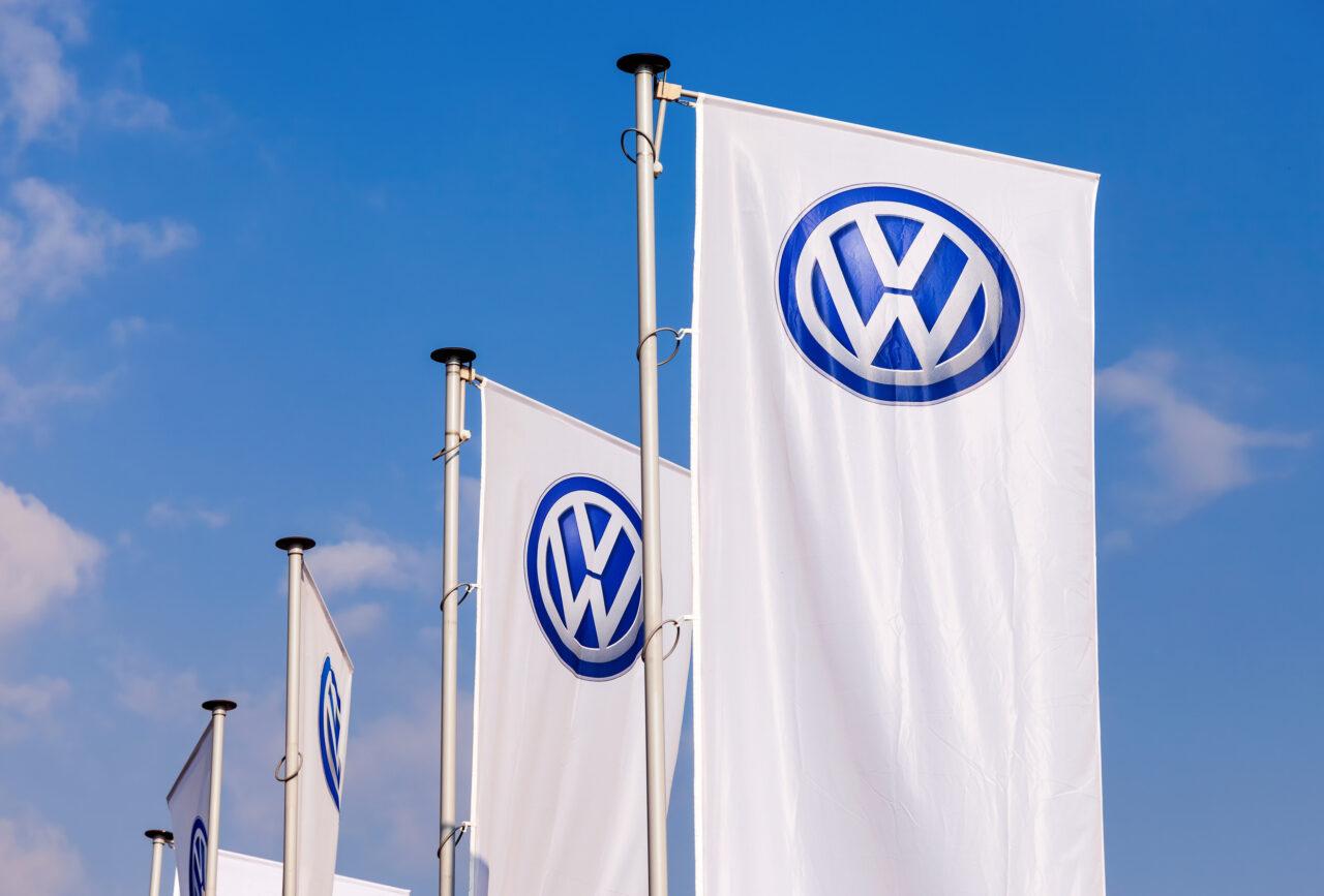 Volkswagen: -33% di utili nel primo semestre 2025, colpa di Trump