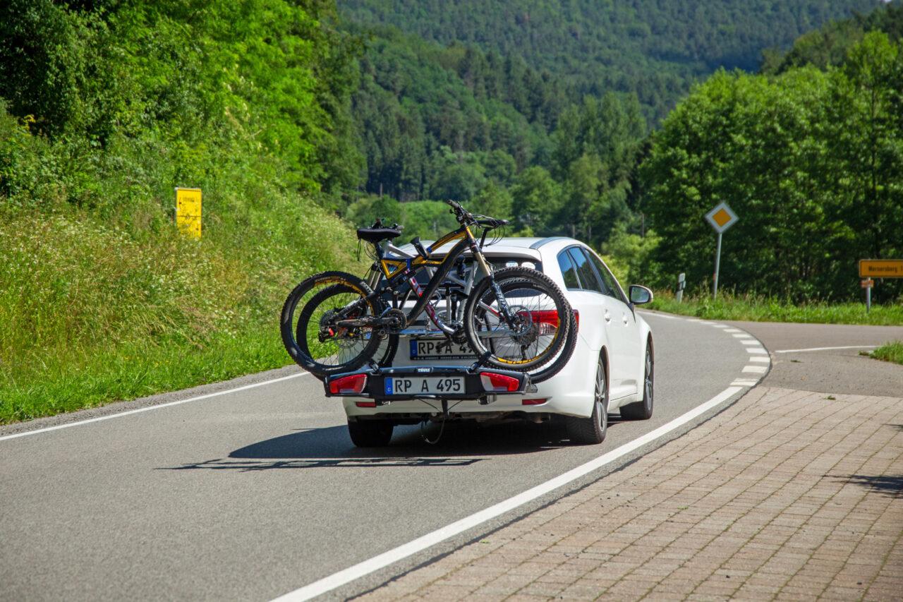 Quali portabici montare sul gancio di traino? Il test Auto Zeitung 2025