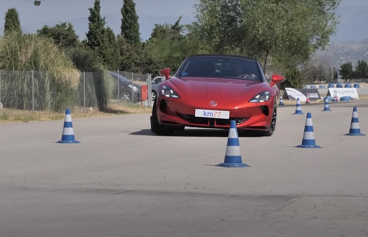 MG Cyberster: come va nel test dell’alce?