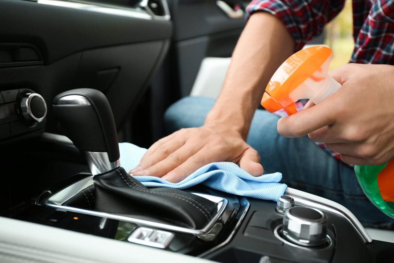 Quali spray multiuso usare per pulire l’auto? [TEST]