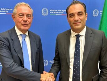 Stellantis e governo fanno pace: “Insieme per la neutralità tecnologica”