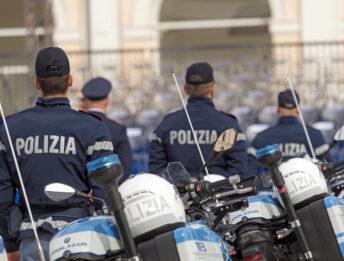 Alt della Polizia in auto: quando la fuga diventa reato?