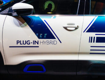 Auto ibride plug-in: significato, come funzionano, vantaggi e svantaggi