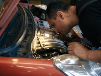 Ricambi auto, 2025 di rincari: +2% per i pezzi, +3% per le riparazioni