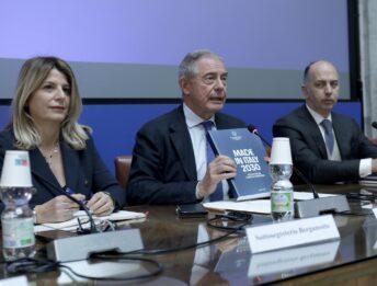 Incentivi per l’automotive: “Fondi sbloccati tra poche ore”, promette Urso