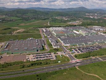 Toyota apre Circular Factory in Polonia: obiettivo riciclare 20.000 auto all’anno