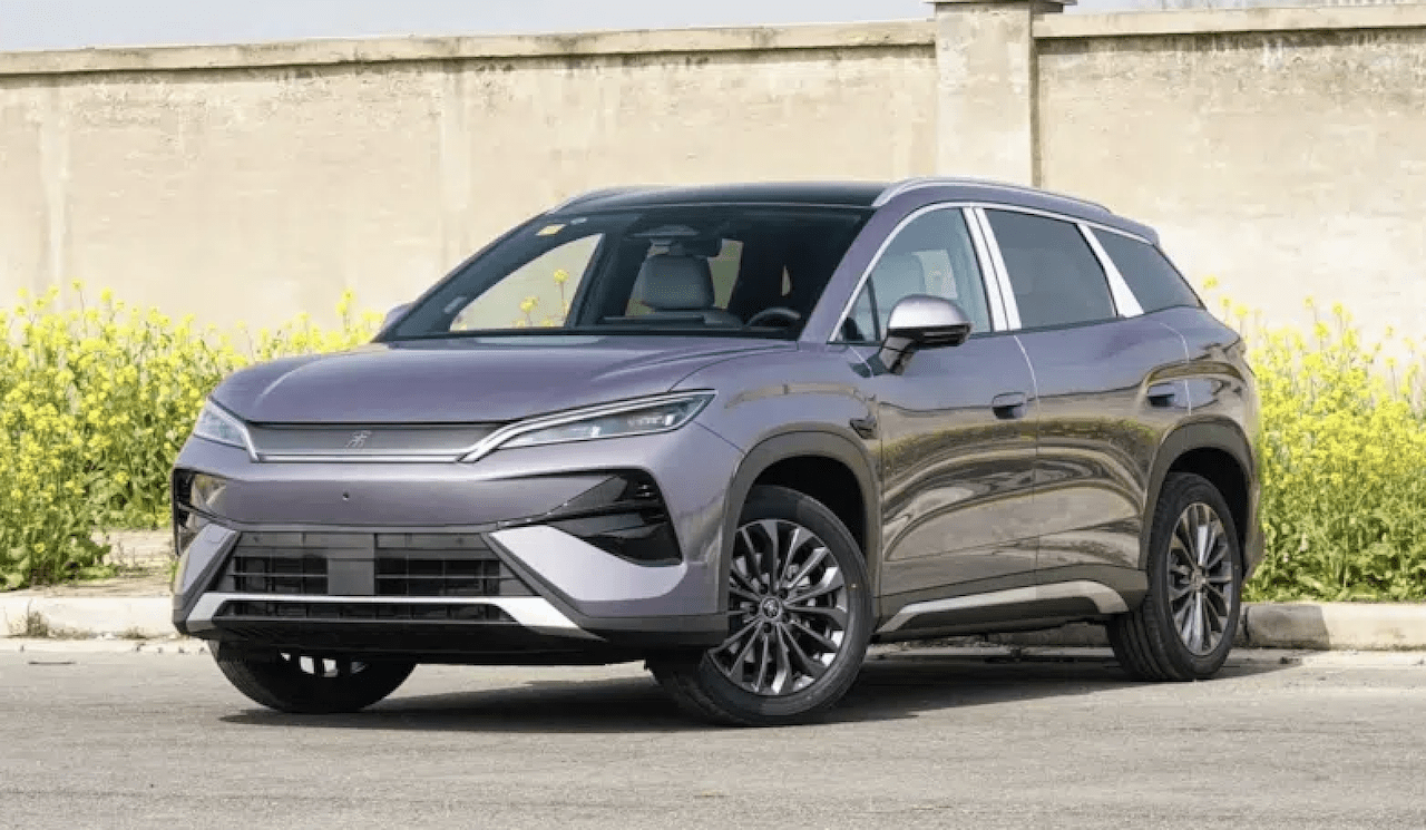 BYD Song Ultra EV con ricarica record