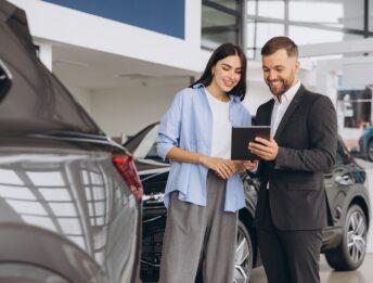 Acquisto auto: il 64% visita almeno tre concessionarie, l’era (solo) digitale può attendere