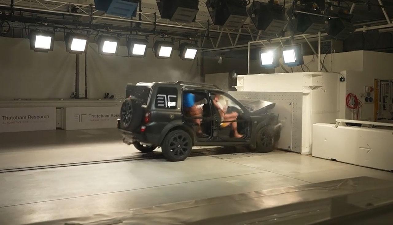 Crash test senza cintura posteriore