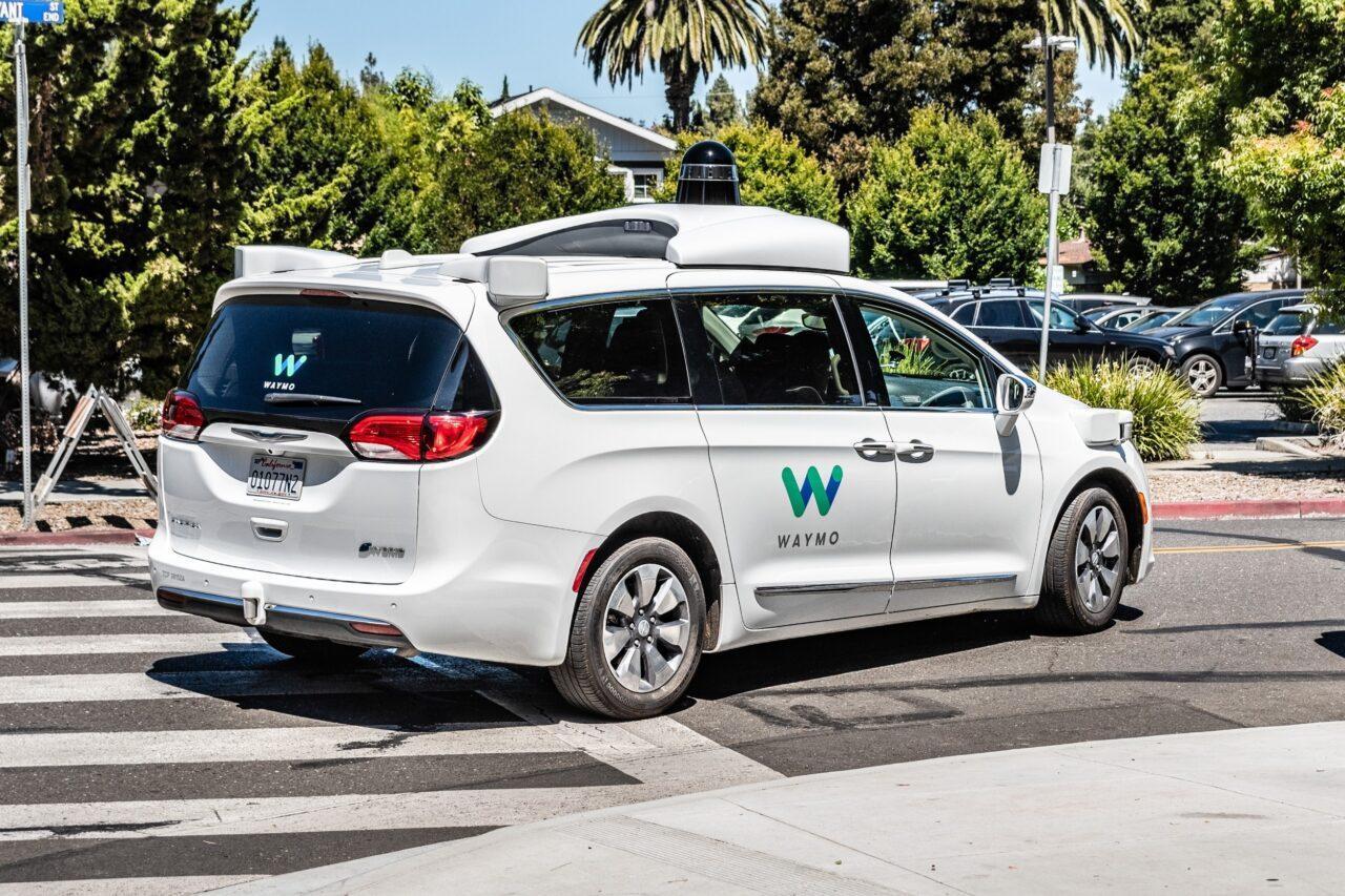 Robotaxi Waymo incidenti