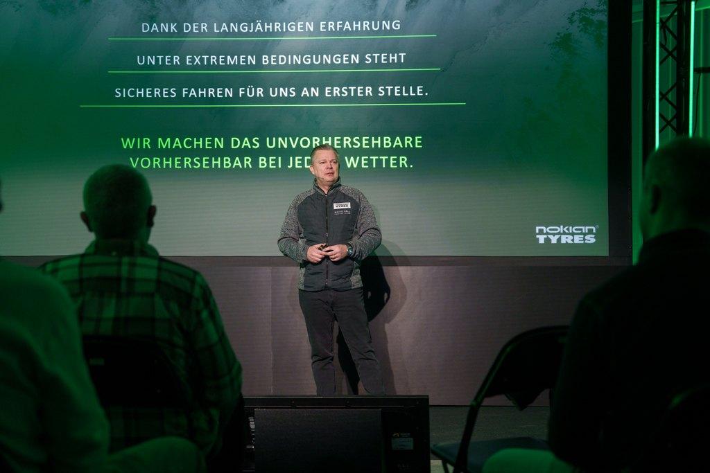 Tommi Alhola Senior Vice President PCT Central Europe at Nokian Tyres durante la presentazione del NOKIAN TYRES SNOWPROOF 3P