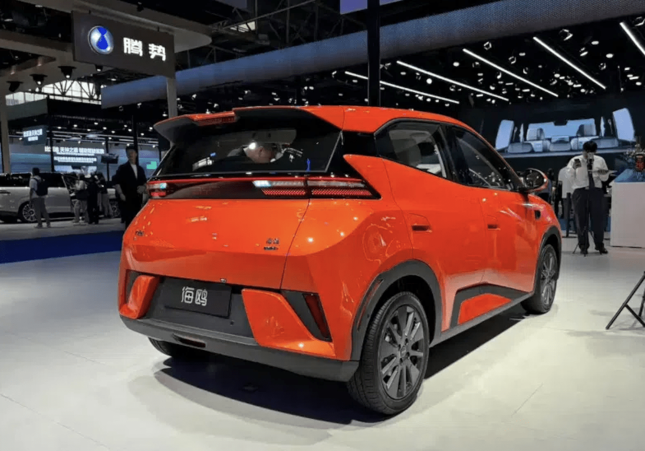 BYD Dolphin Surf, la nuova versione ha 100 km in più di autonomia e il LiDAR