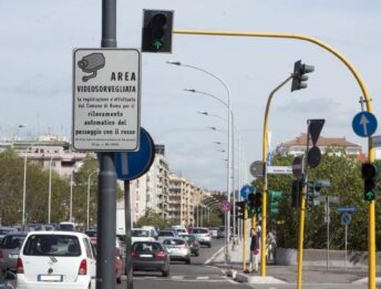 Roma: in arrivo 38 nuovi semafori Photored, ecco dove saranno