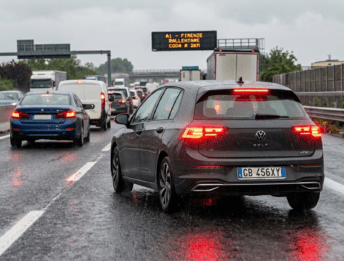 Emergency Stop Signal: cosa sono gli stop lampeggianti obbligatori dal 7 luglio