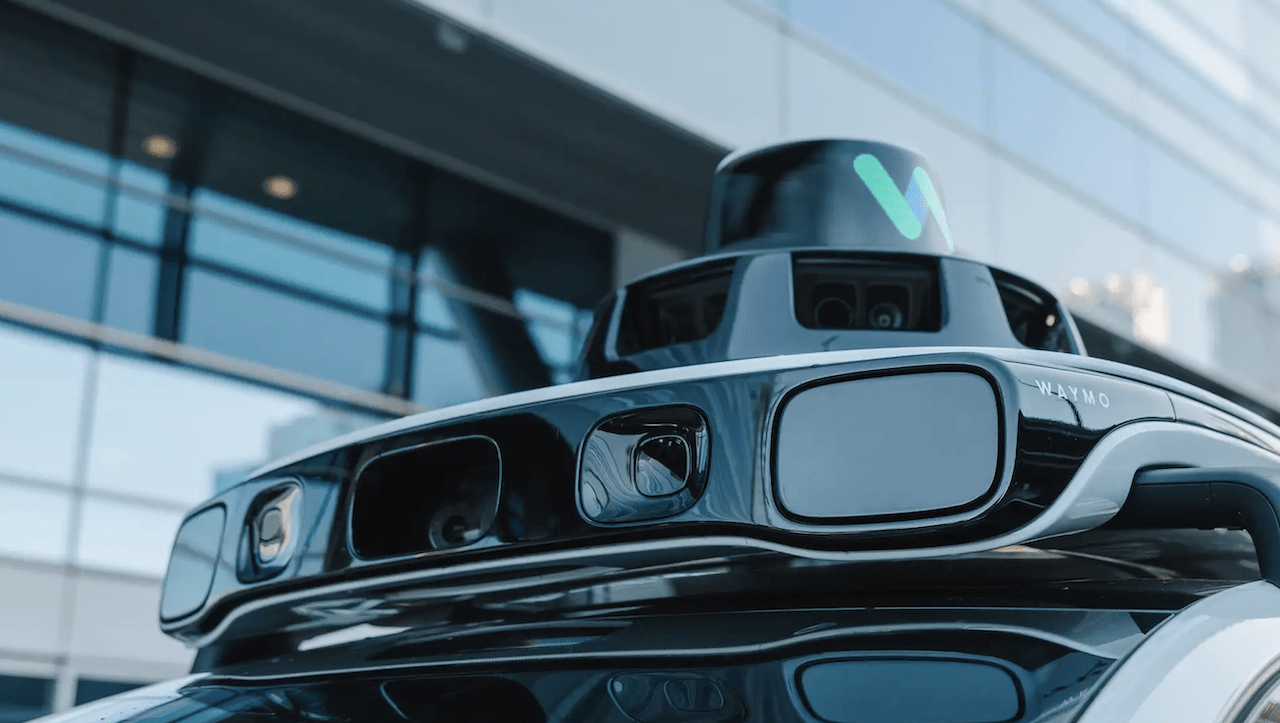 Robotaxi Waymo sospeso in USA, paralisi sotto la pioggia