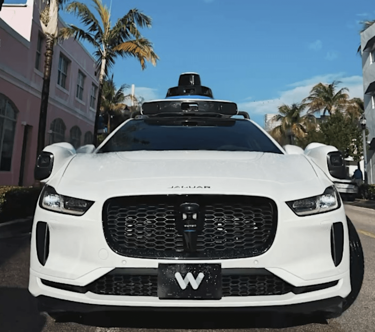 Waymo, i robotaxi impazziscono con la pioggia, richiamo per 3.791 veicoli