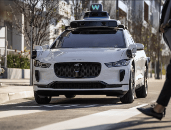 Robotaxi Waymo sospeso in USA: paralisi sotto la pioggia