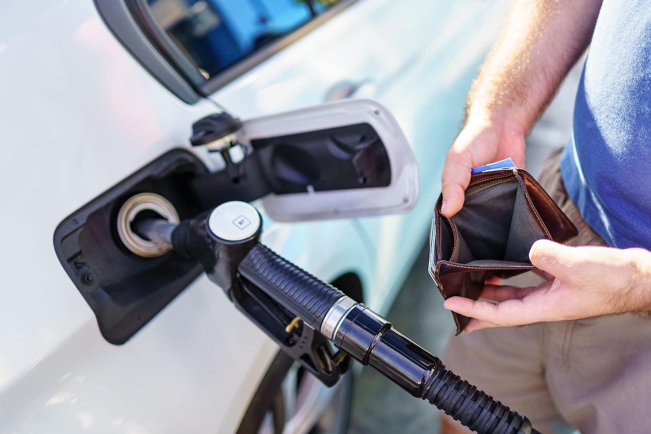 Bonus carburanti 100 euro: battaglia nel Governo per i destinatari