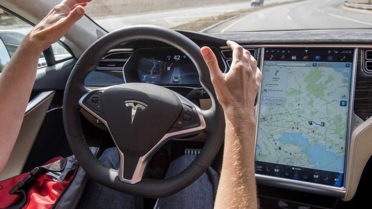 Guida autonoma Tesla, anche il Belgio autorizza il sistema FSD