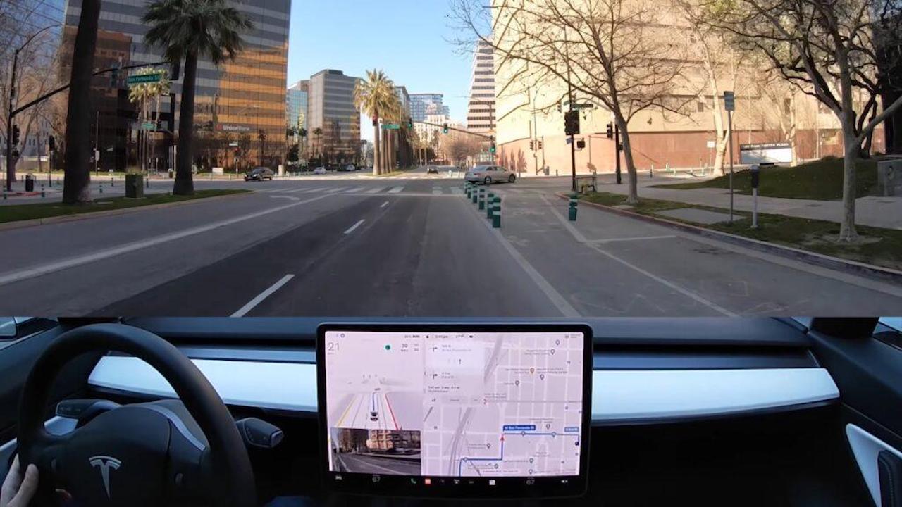 Tesla Autopilot e FSD in Cina guidatori usano teste di plastica per ingannare la telecamera