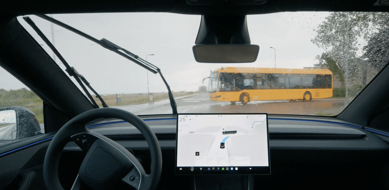 Tesla nei guai per la guida assistita FSD? Colpa del caffè espresso