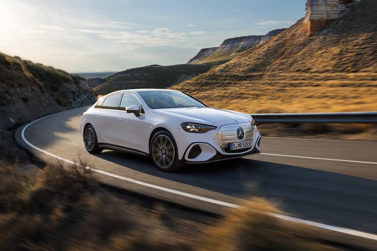 USA stringono la morsa sulle auto cinesi, rischia persino Mercedes-Benz