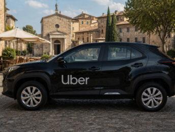 Uber “attacca” i Taxi in Italia: tariffe scontate del 30% con Uber Comfort