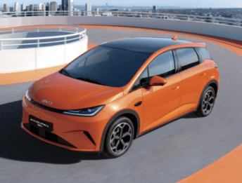 BYD, obiettivo trono mondiale: come e quando può sorpassare Toyota