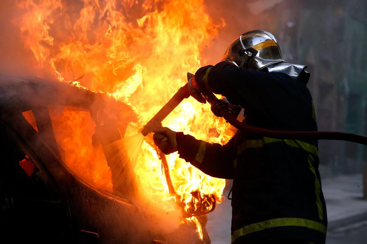 Incendi da batterie al litio in officina: il rischio non riguarda solo le auto elettriche