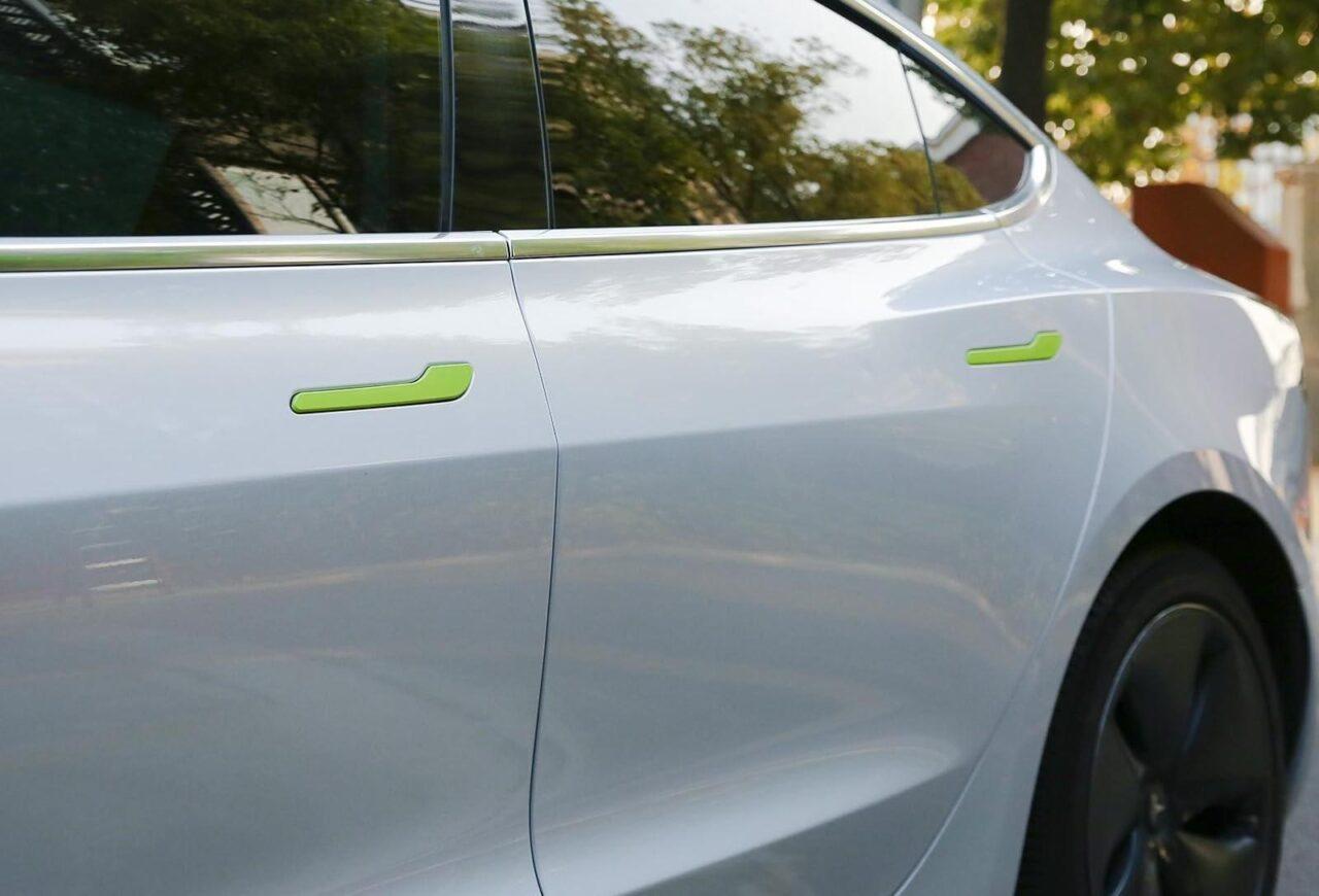Tesla e Case orientali in Cina mega richiamo per maniglie porte invisibili