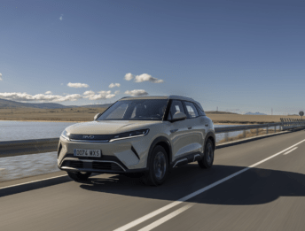 BYD punta a 2,5 milioni di auto vendute all’estero nel 2027