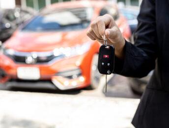 Concessionari auto usate tagliano quasi sempre i prezzi: 8.000 modifiche al giorno