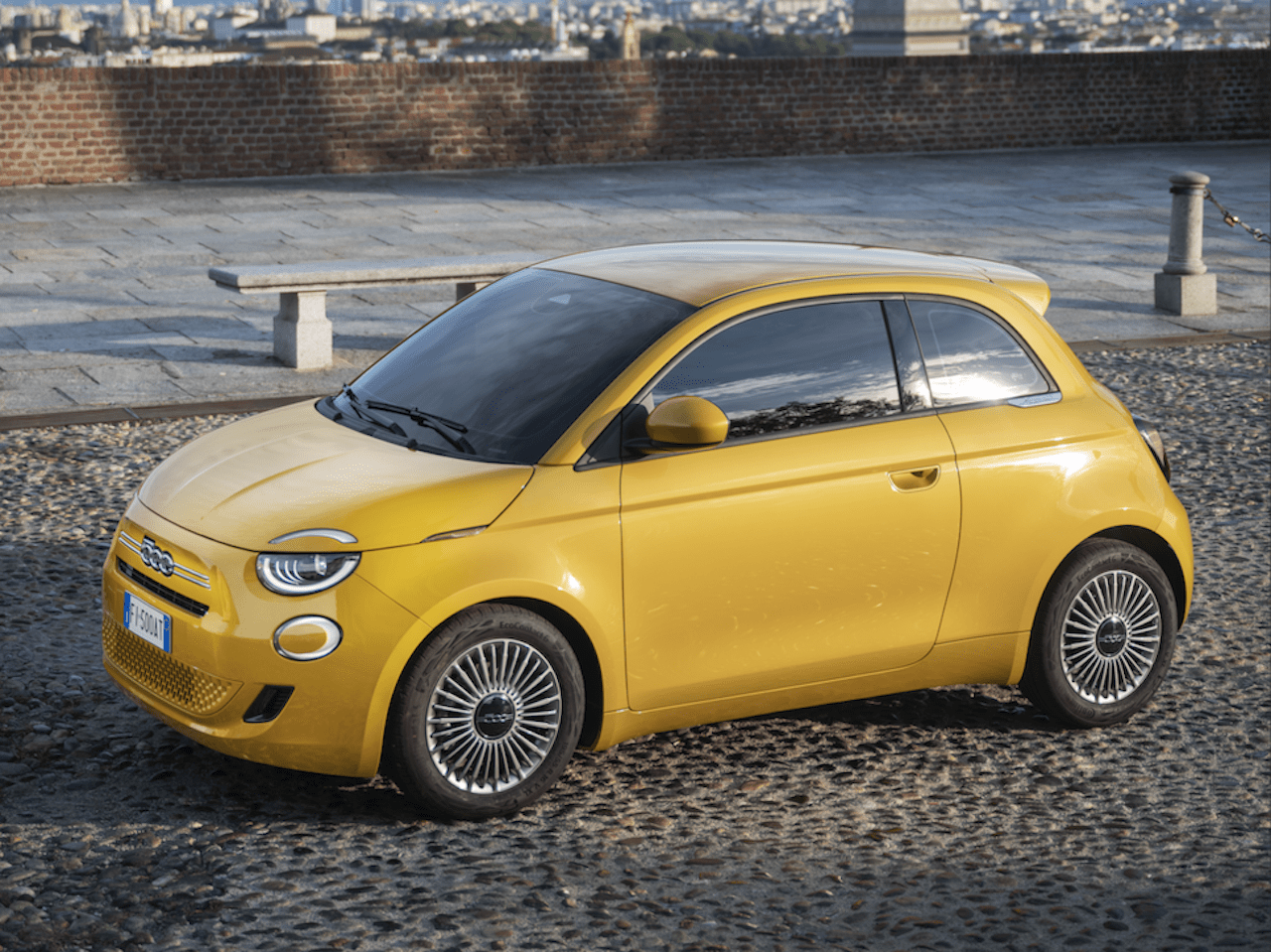 Fiat 500 Hybrid a tasso TAN zero e anticipo zero pro e contro dell'offerta