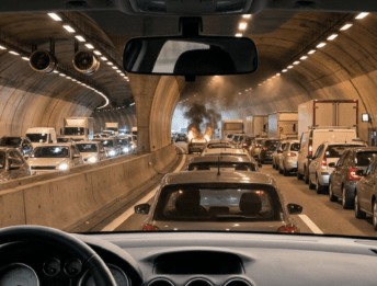 Incidente A1: coda di 4 km per auto in fiamme in galleria tra Barberino di Mugello e Calenzano
