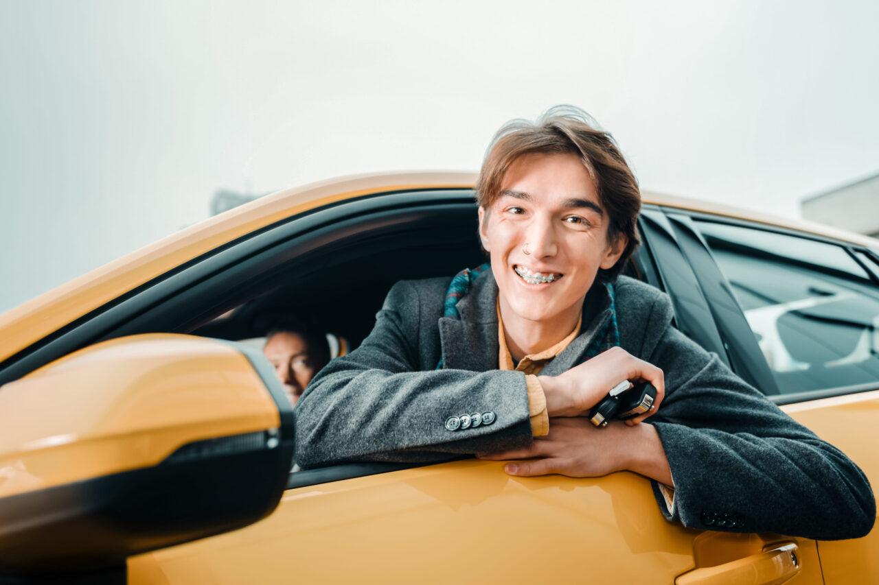 Ragazzo in auto